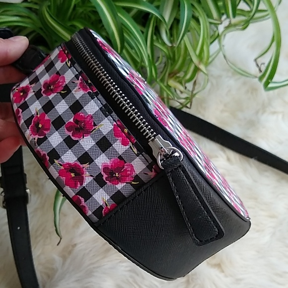 🆕 Guess Floral Baldwinpark cross-body bag🌺 - Picture 4 of 8